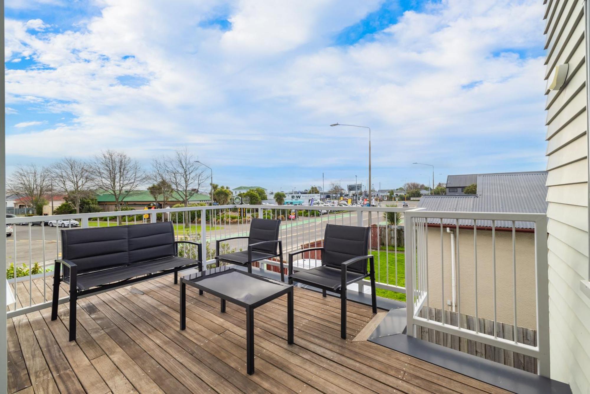 Apartment Townhouse Close To Cbd With Onsite Parking And Garaging