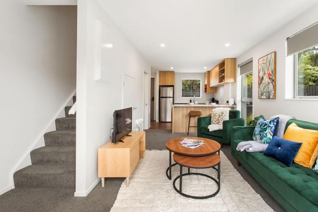 Immaculate Presentation, Carpark Apartment *