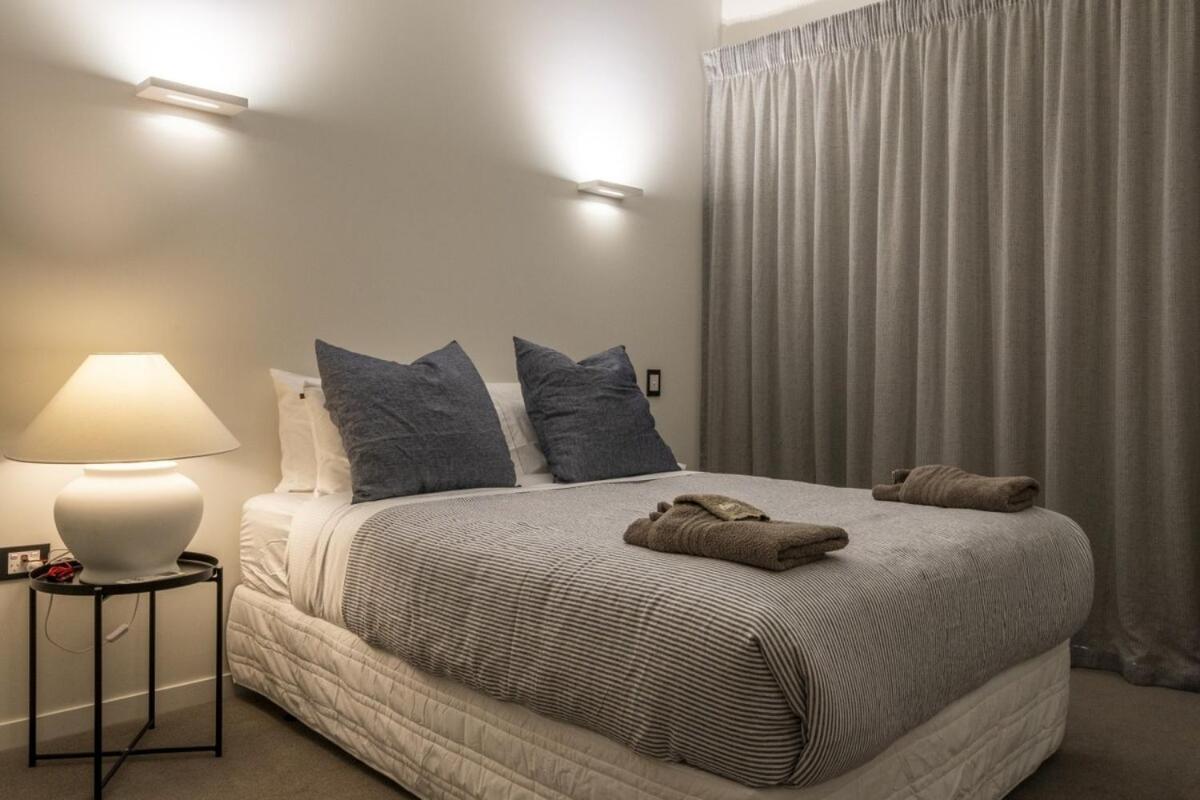 Premium 3bed With Gated 2 Car Parks * Christchurch