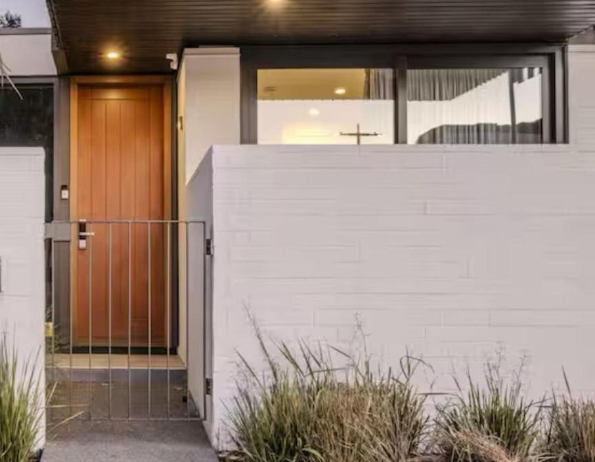 Premium 3bed With Gated 2 Car Parks Apartment *