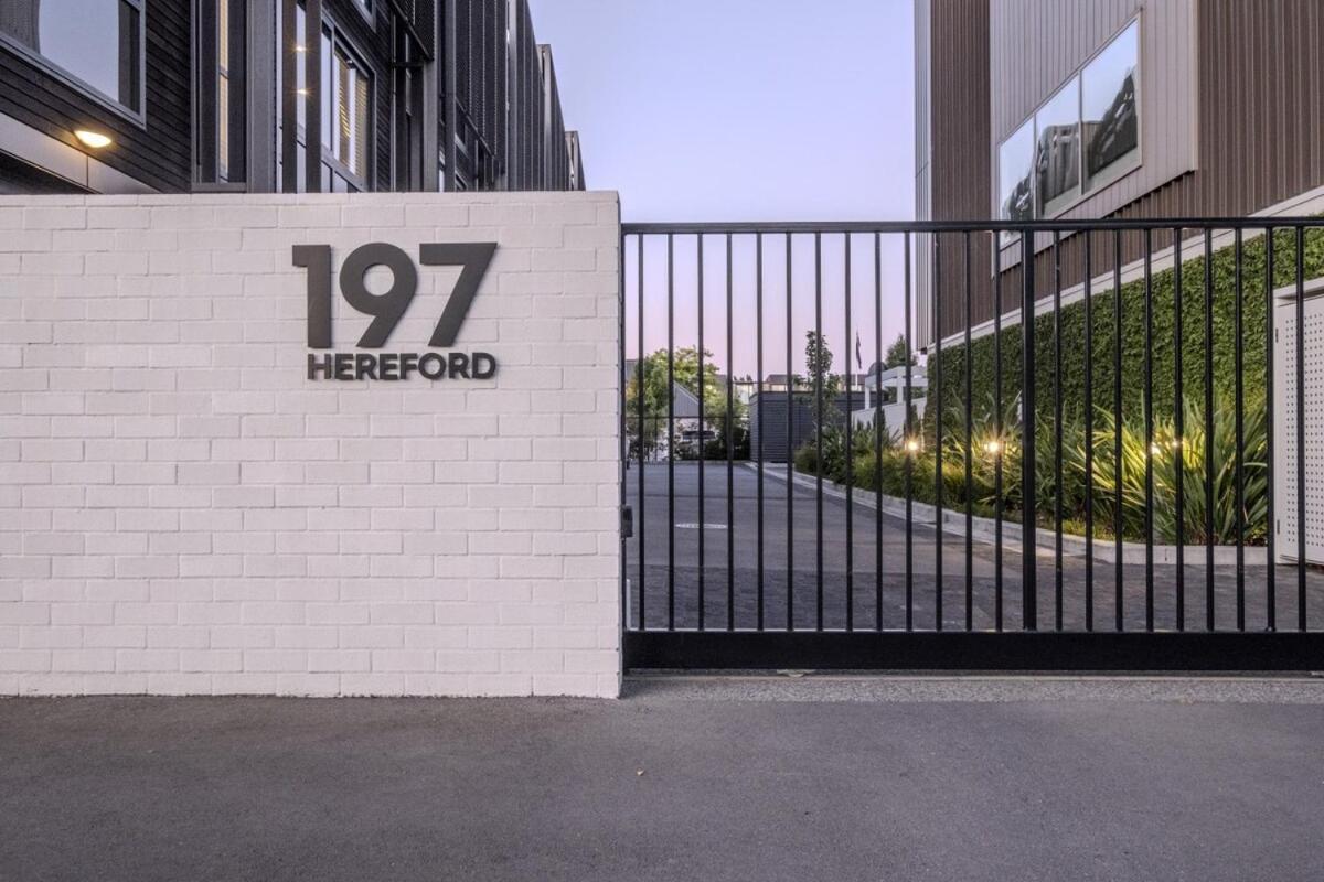 Apartment Premium 3bed With Gated 2 Car Parks *