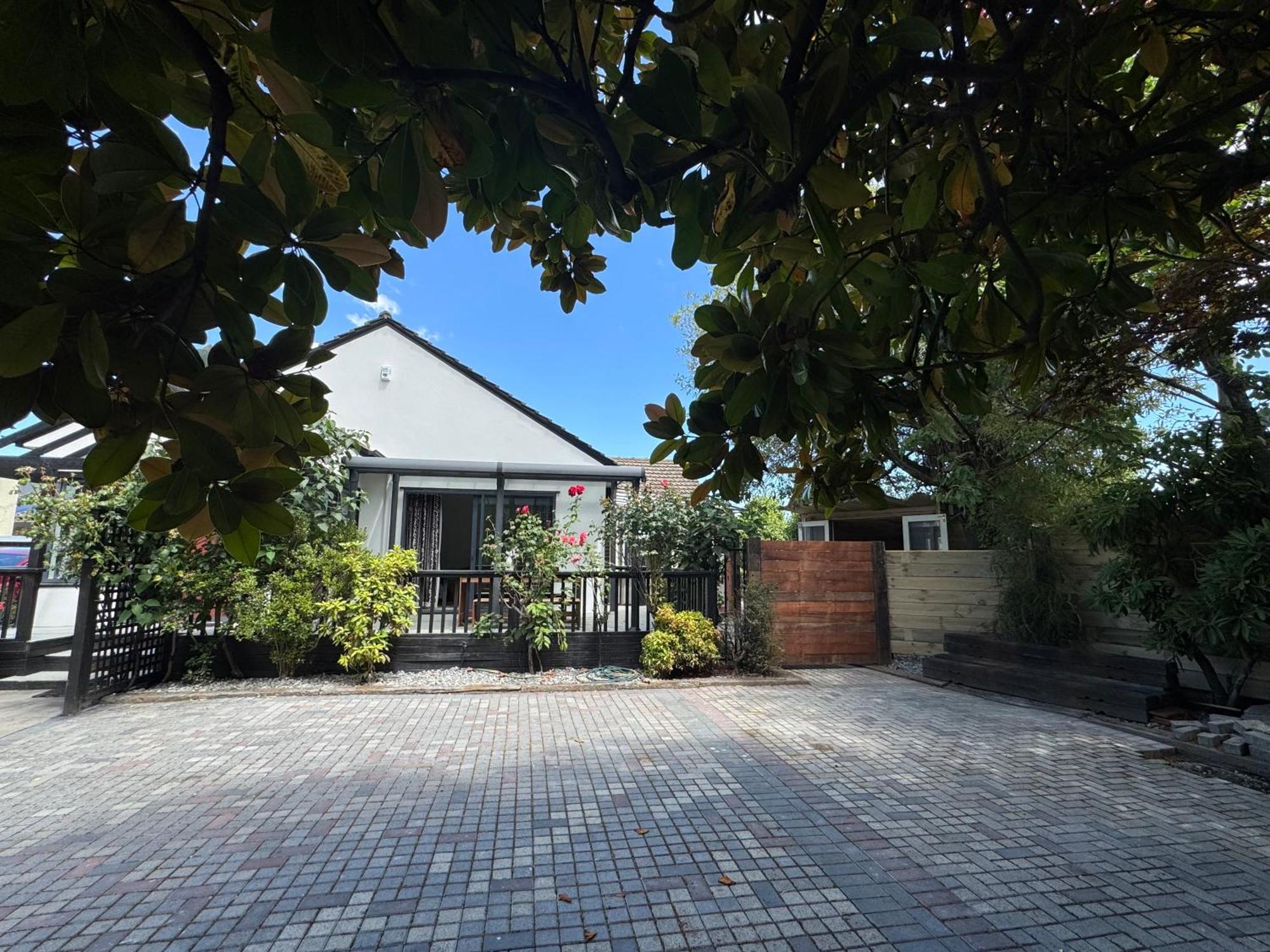 Villa In Church Corner *