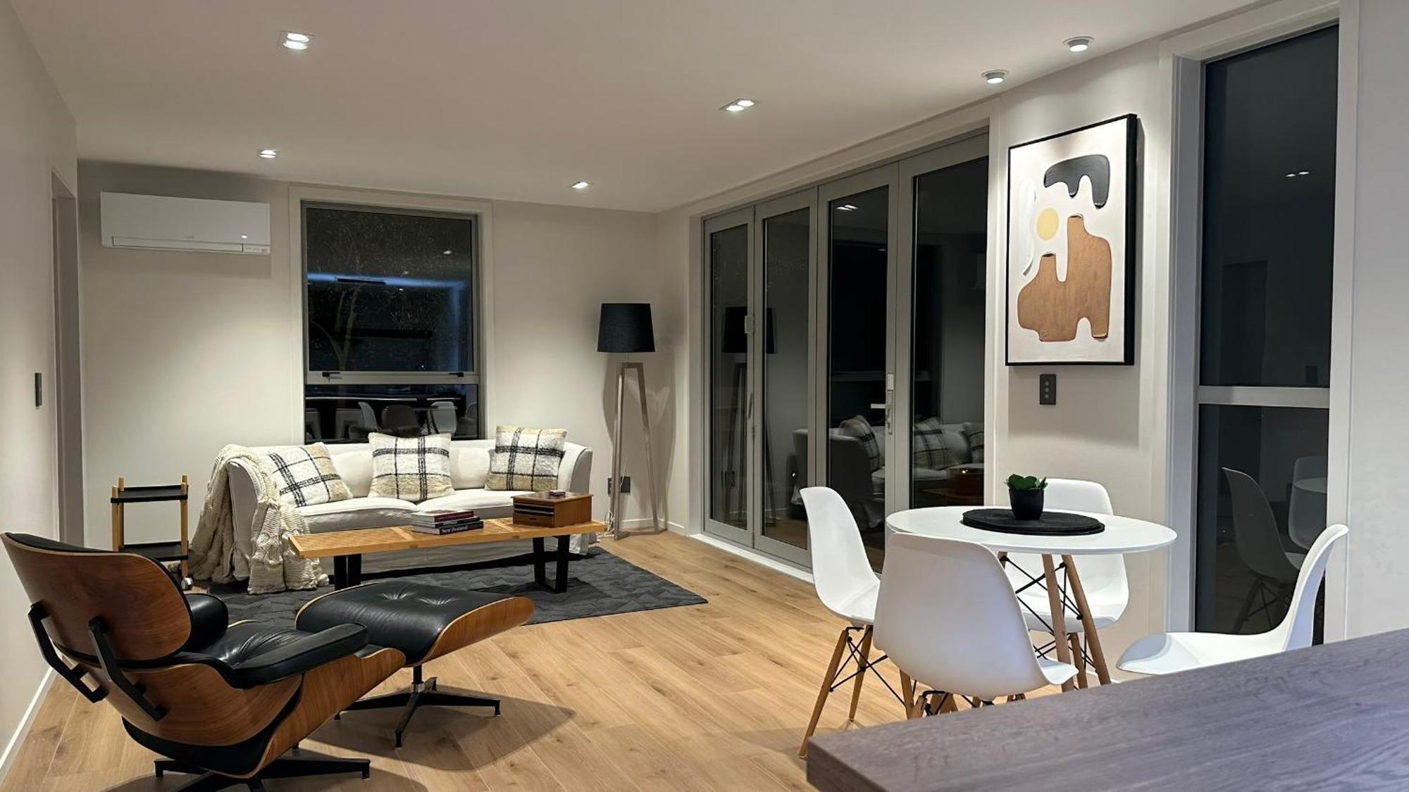 Luxury Three Bedroom Townhouse Downtown