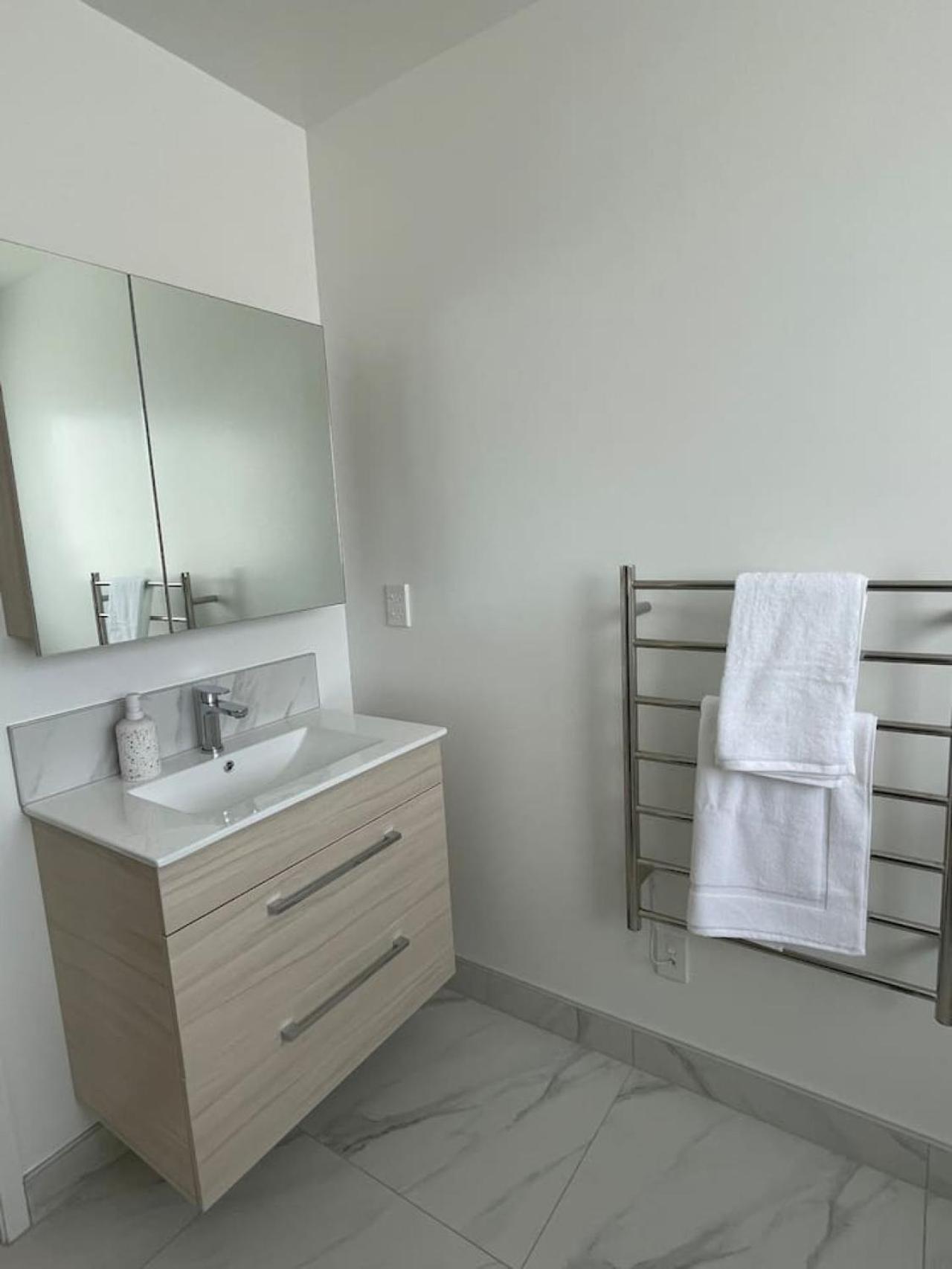 Cbd 4 - 2 Bed 2 Bath Christchurch