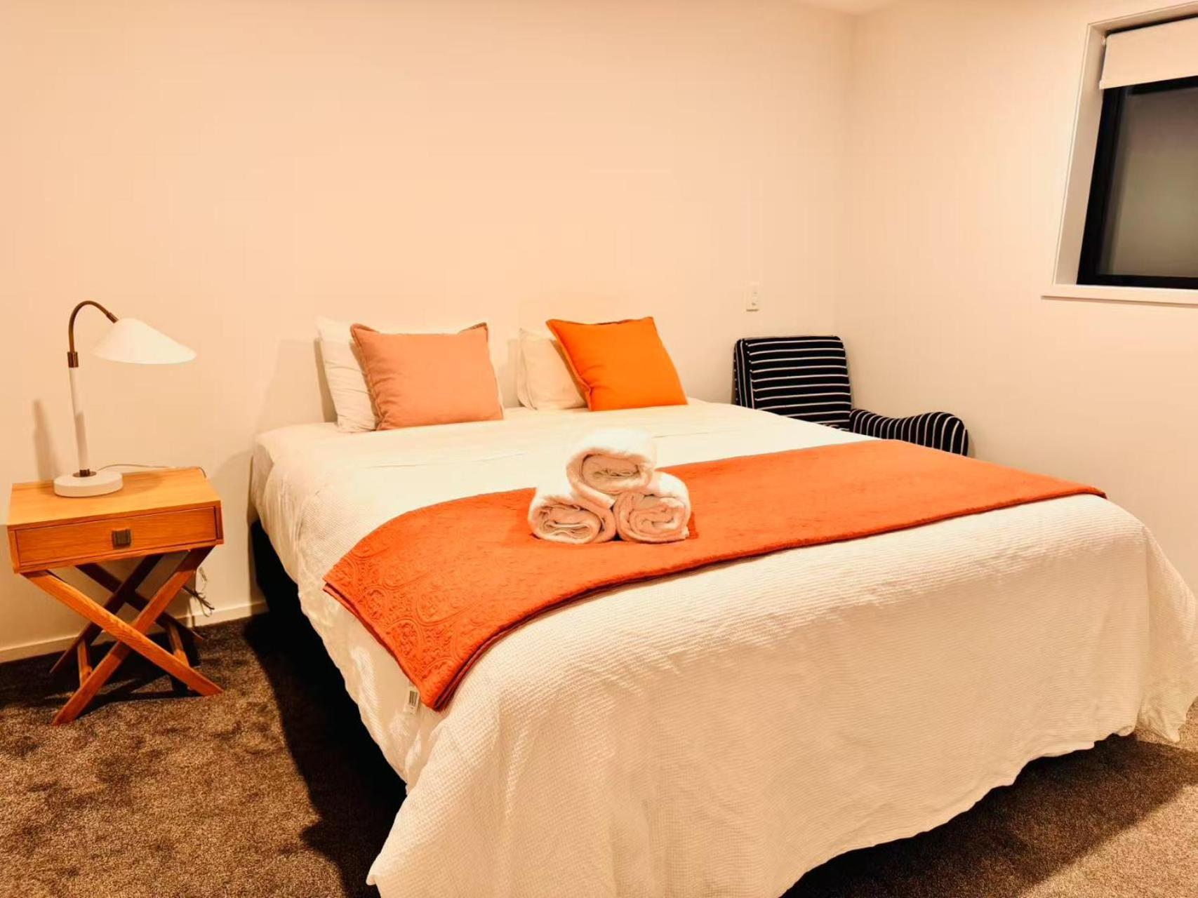 Apartment Elite Escape-luxury Townhouse Center, Chc *