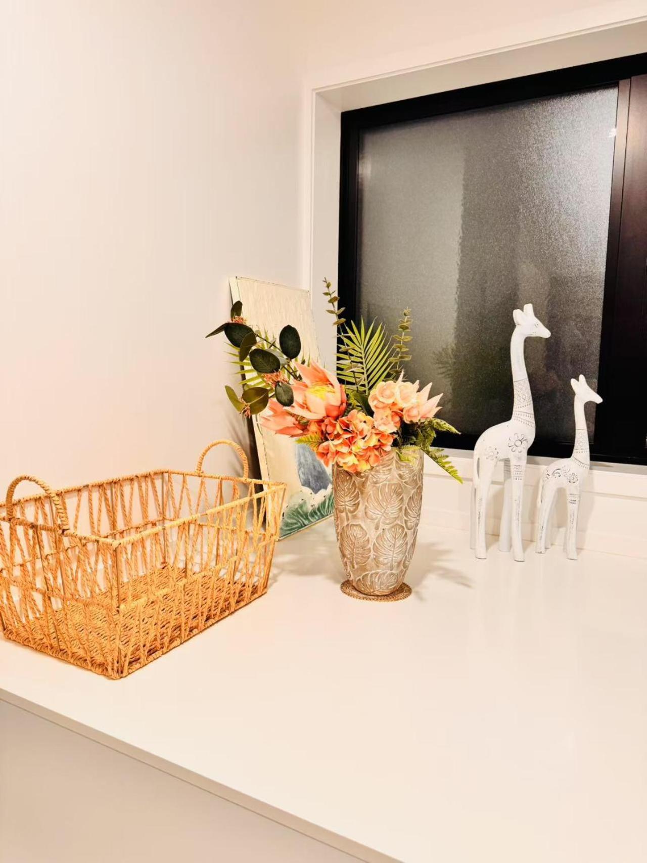 Elite Escape-luxury Townhouse Center, Chc