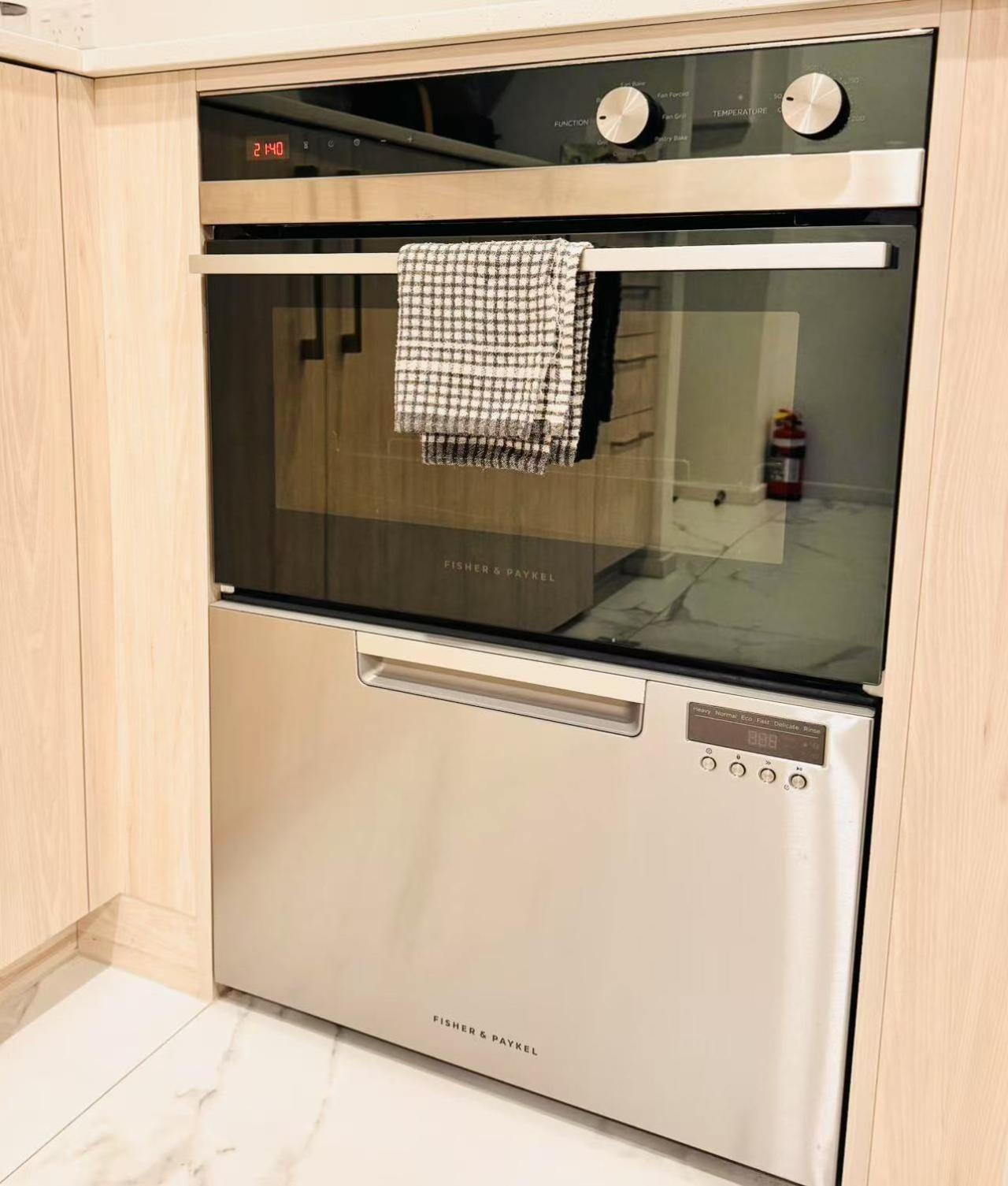 Elite Escape-luxury Townhouse Center, Chc