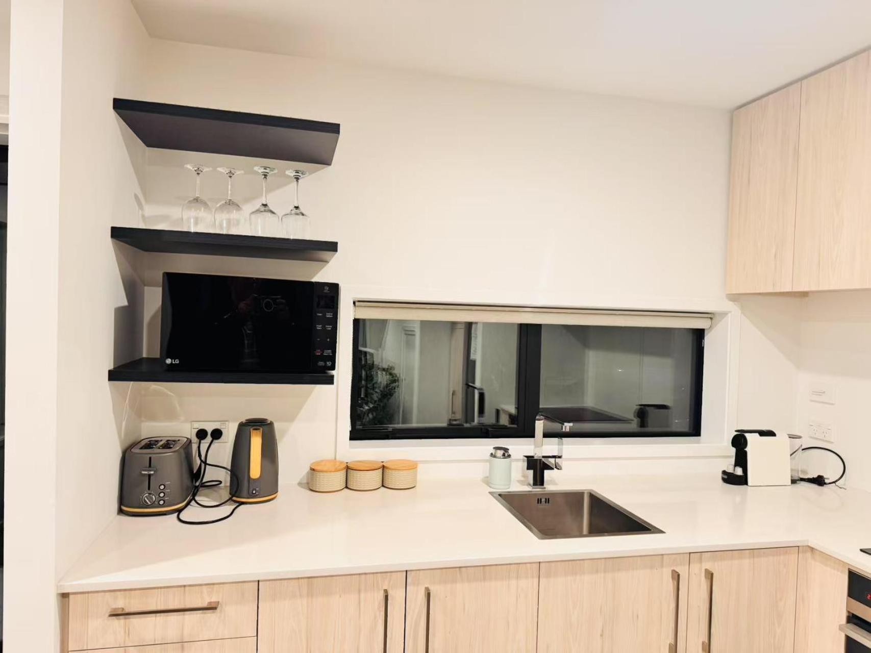 Elite Escape-luxury Townhouse Center, Chc