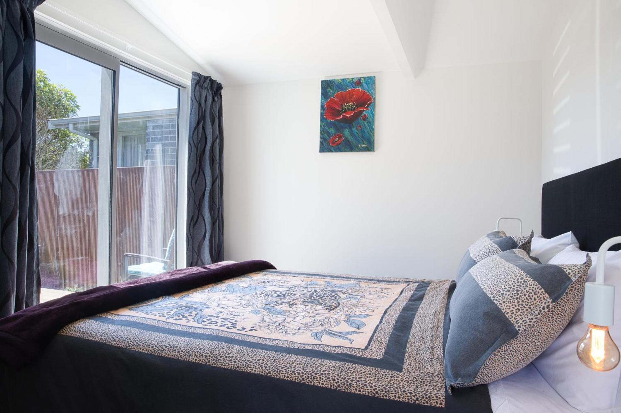 Classy Modern Unit Close To Airport, Shops And Bus Holiday home Christchurch