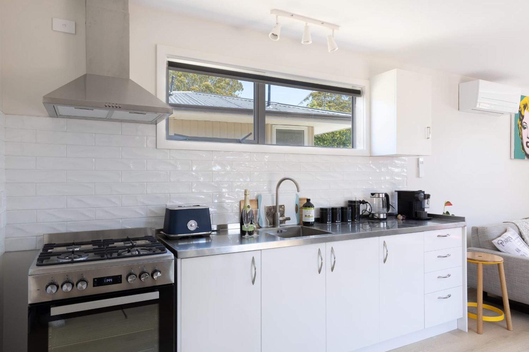 Classy Modern Unit Close To Airport, Shops And Bus Christchurch