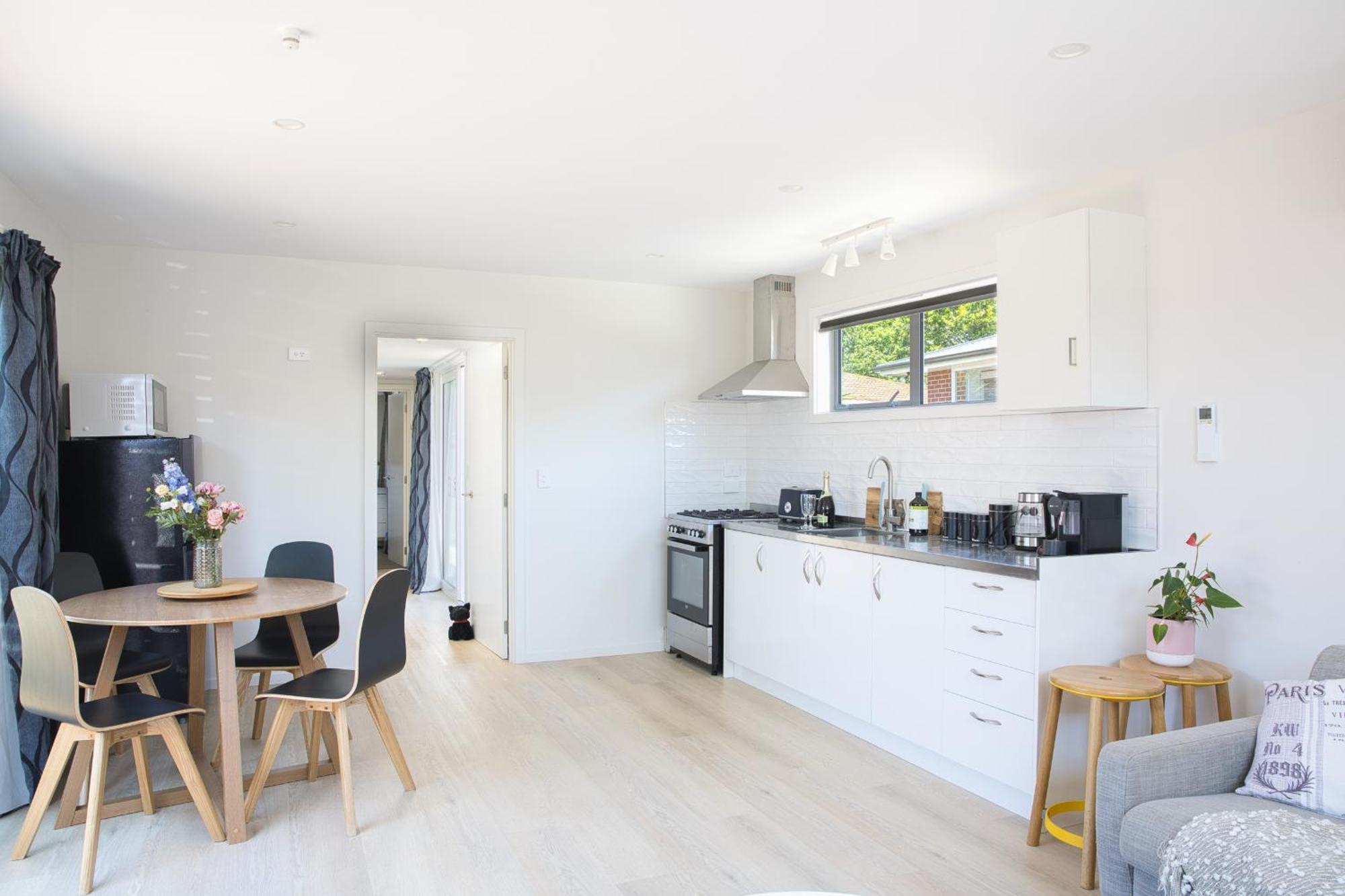 Classy Modern Unit Close To Airport, Shops And Bus Christchurch