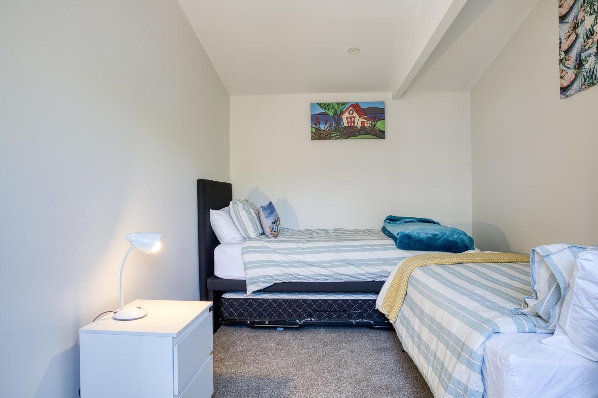 Holiday home Classy Modern Unit Close To Airport, Shops And Bus *