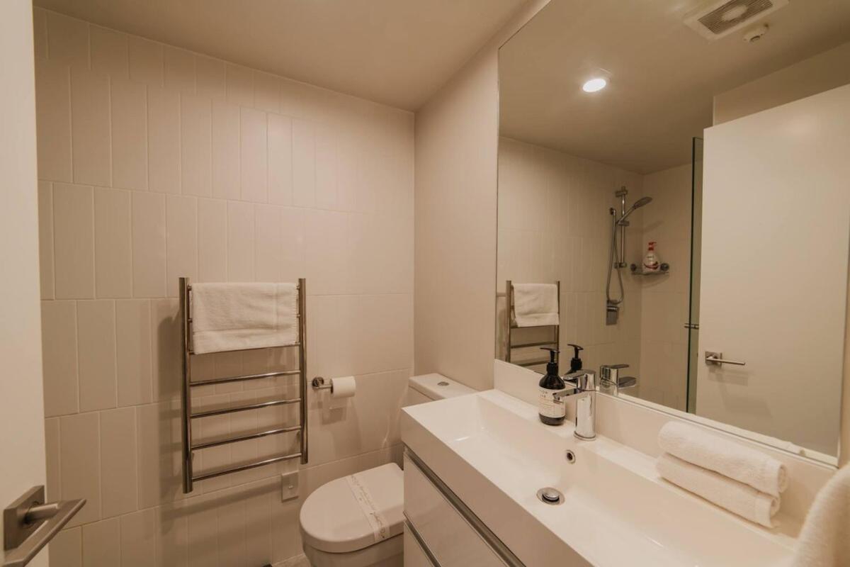 Modern Apartment *