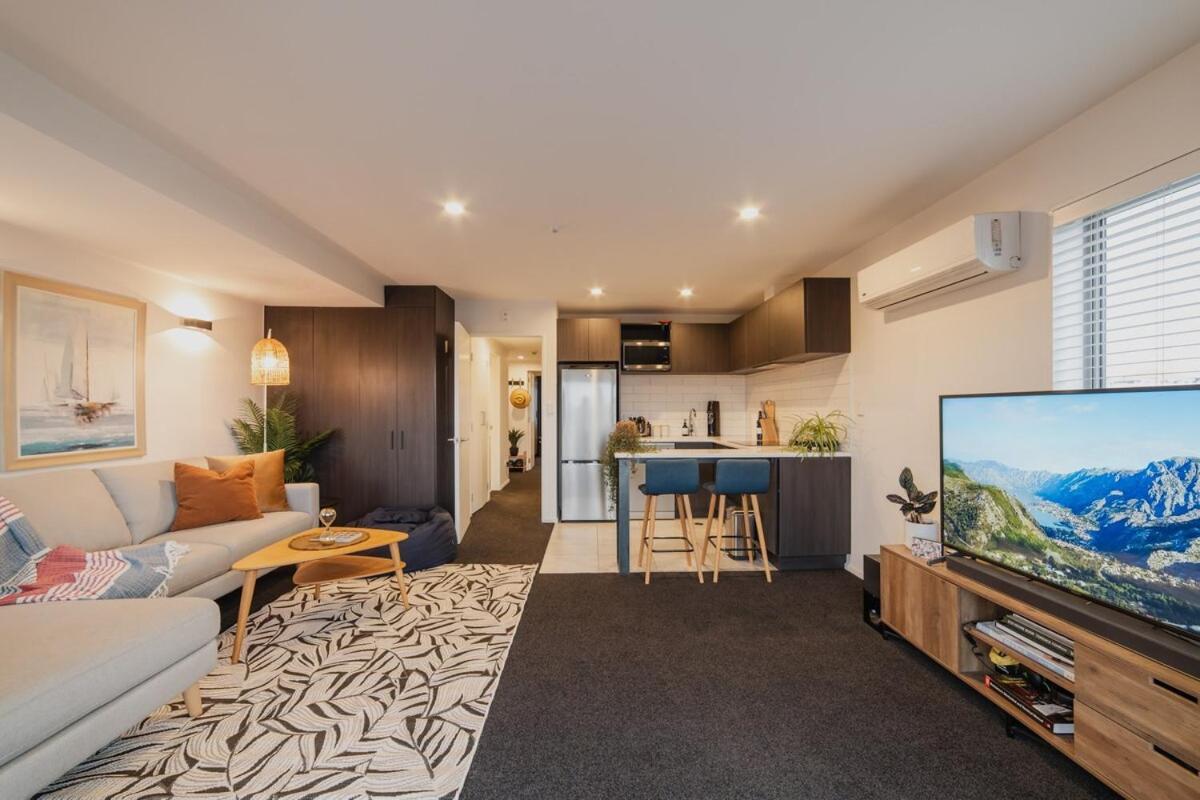 Modern Apartment *