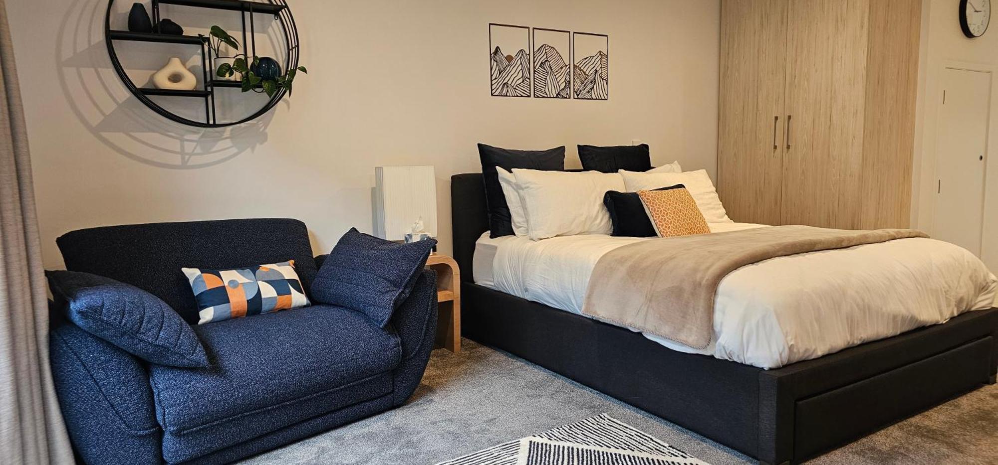 Step Into Comfort On Bath Street Apartment *