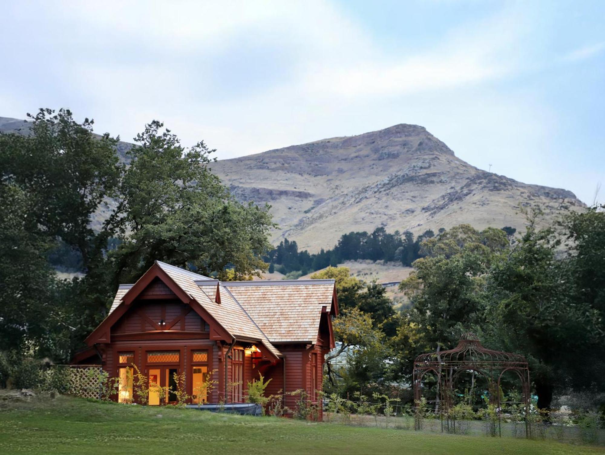 Villa Casterton Cottage, Paradise Garden With & Pool