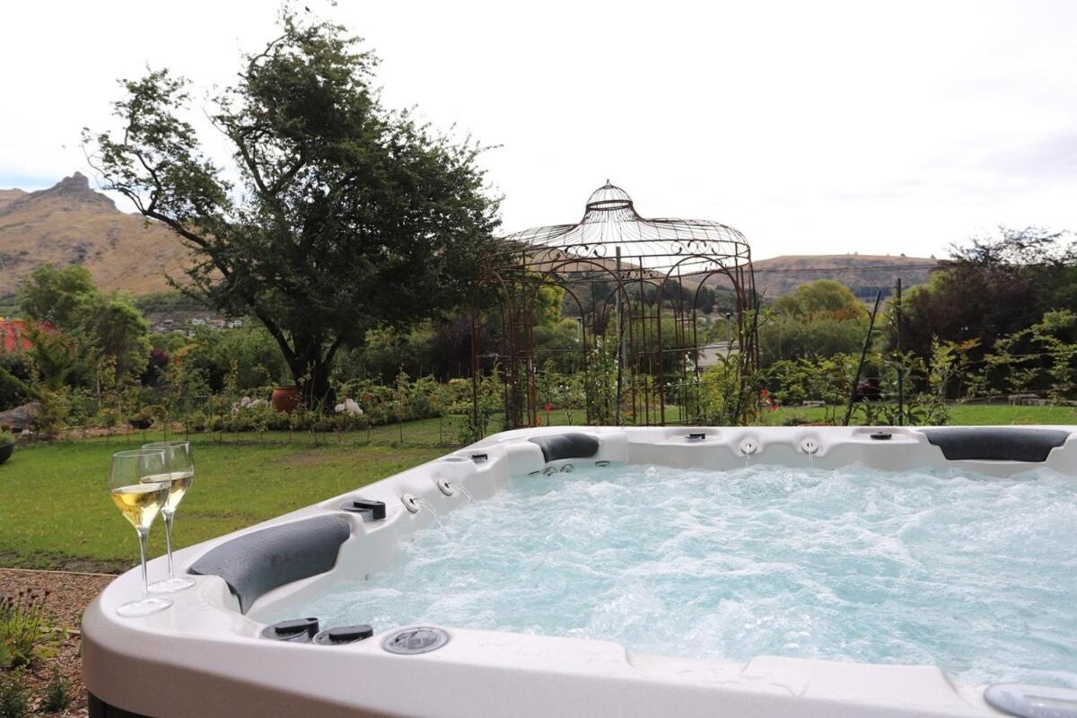 Casterton Cottage, Paradise Garden With & Pool Villa