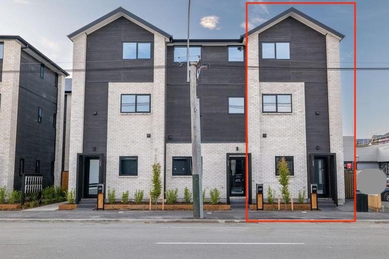 Incredible Luxury 3 Floors Townhouse High Ceiling Apartment