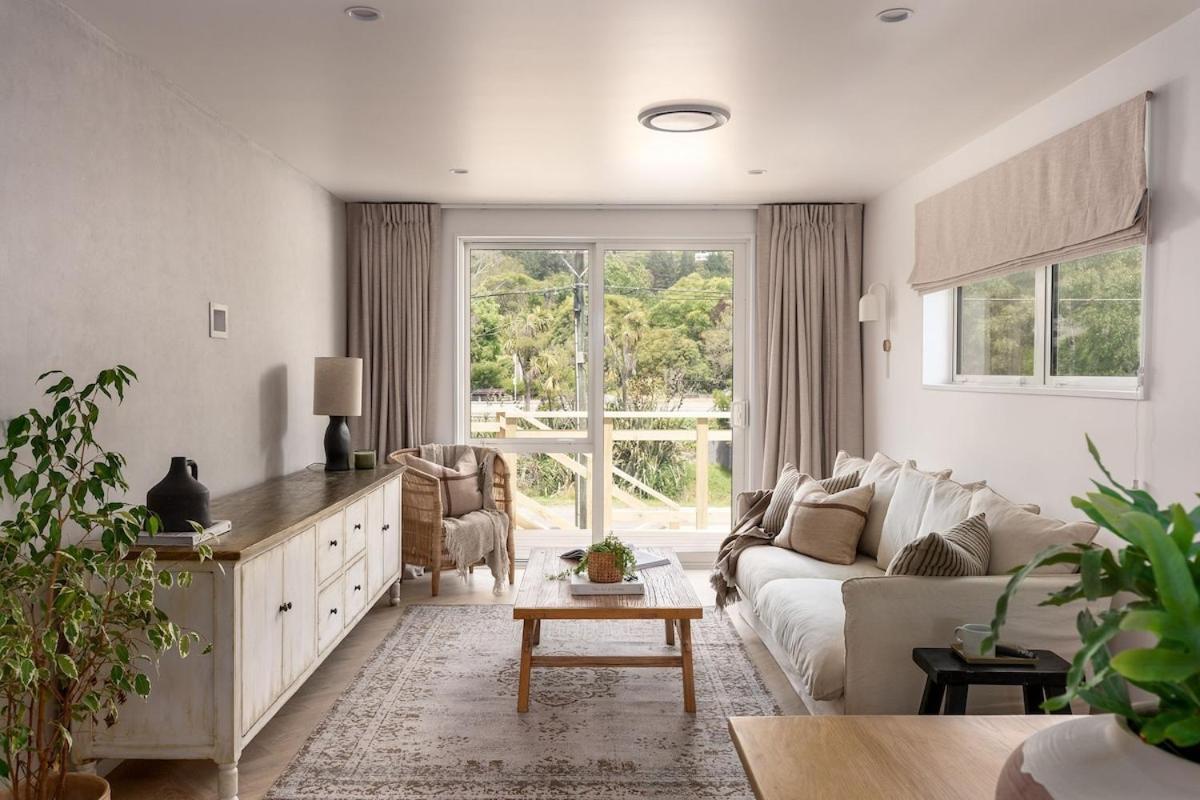 Riverside Retreat On Terrace *