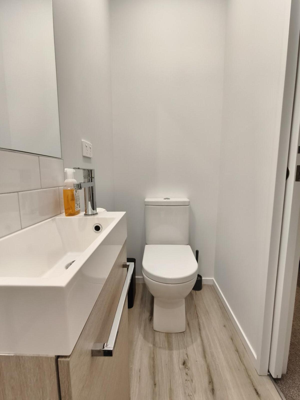 Cbd 2 Bed 2 Bath Parkside Retreat With Freeparking