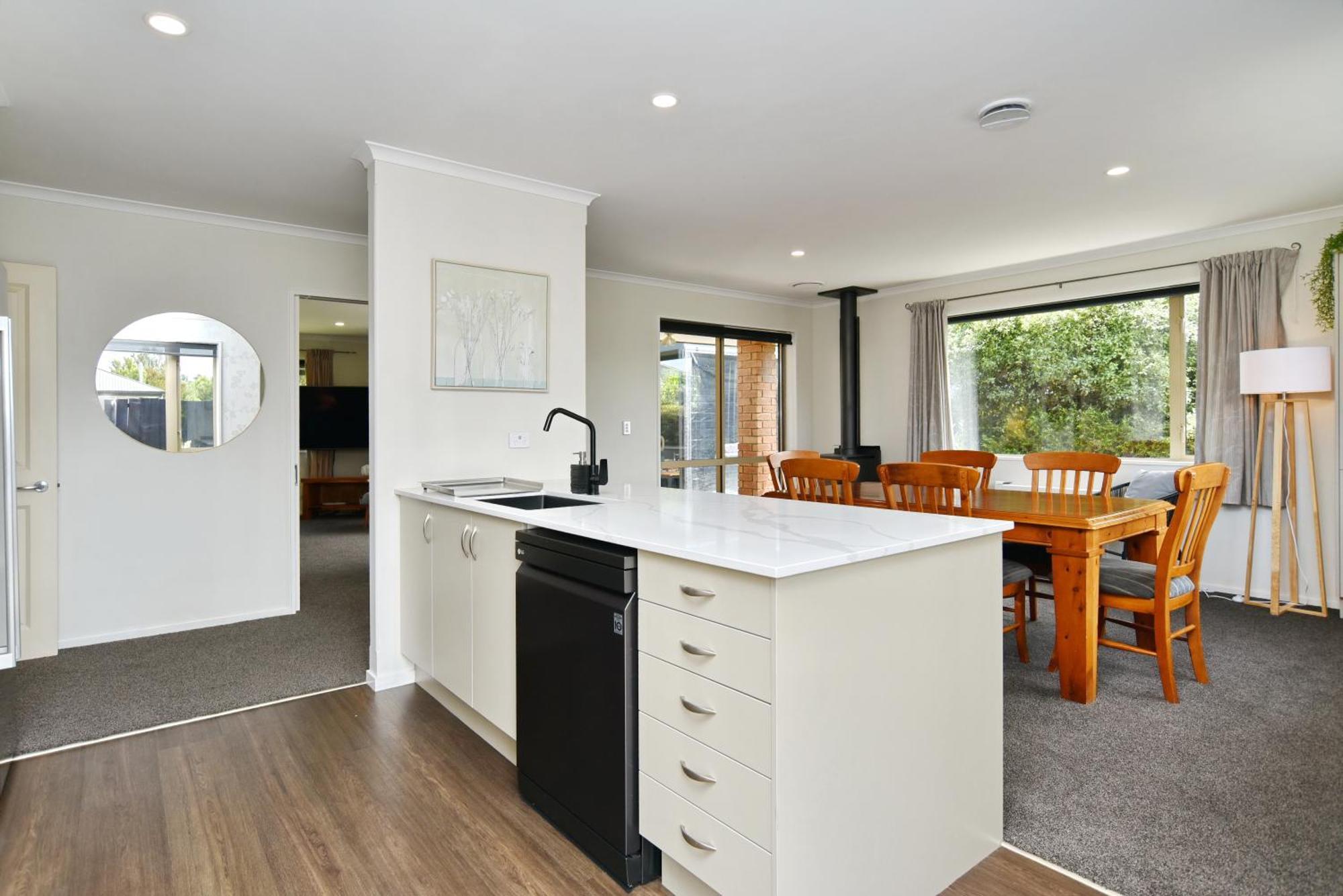 Holiday home At Puhara - Parklands Escape Christchurch