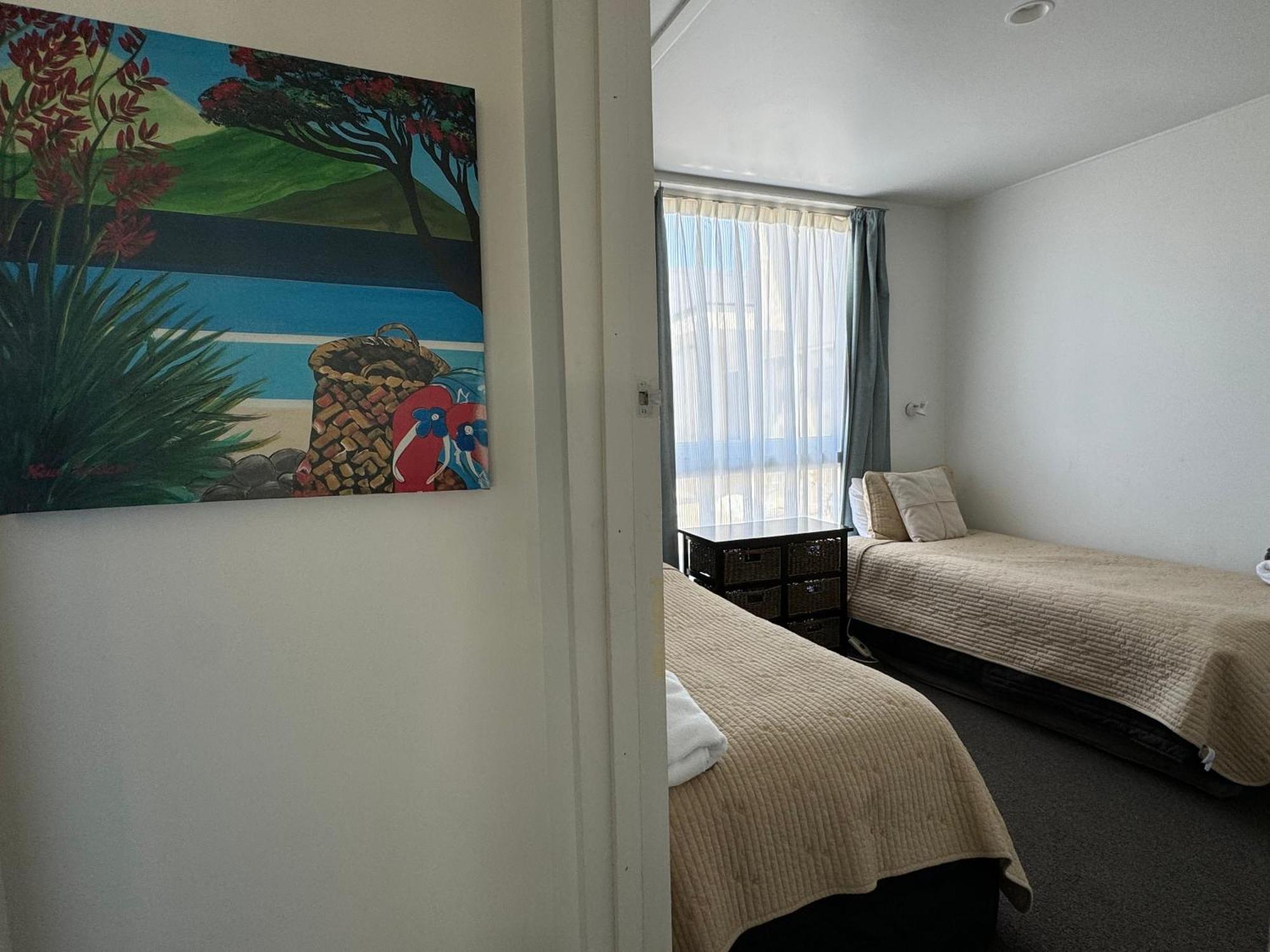 Diplomat Motel 4*
