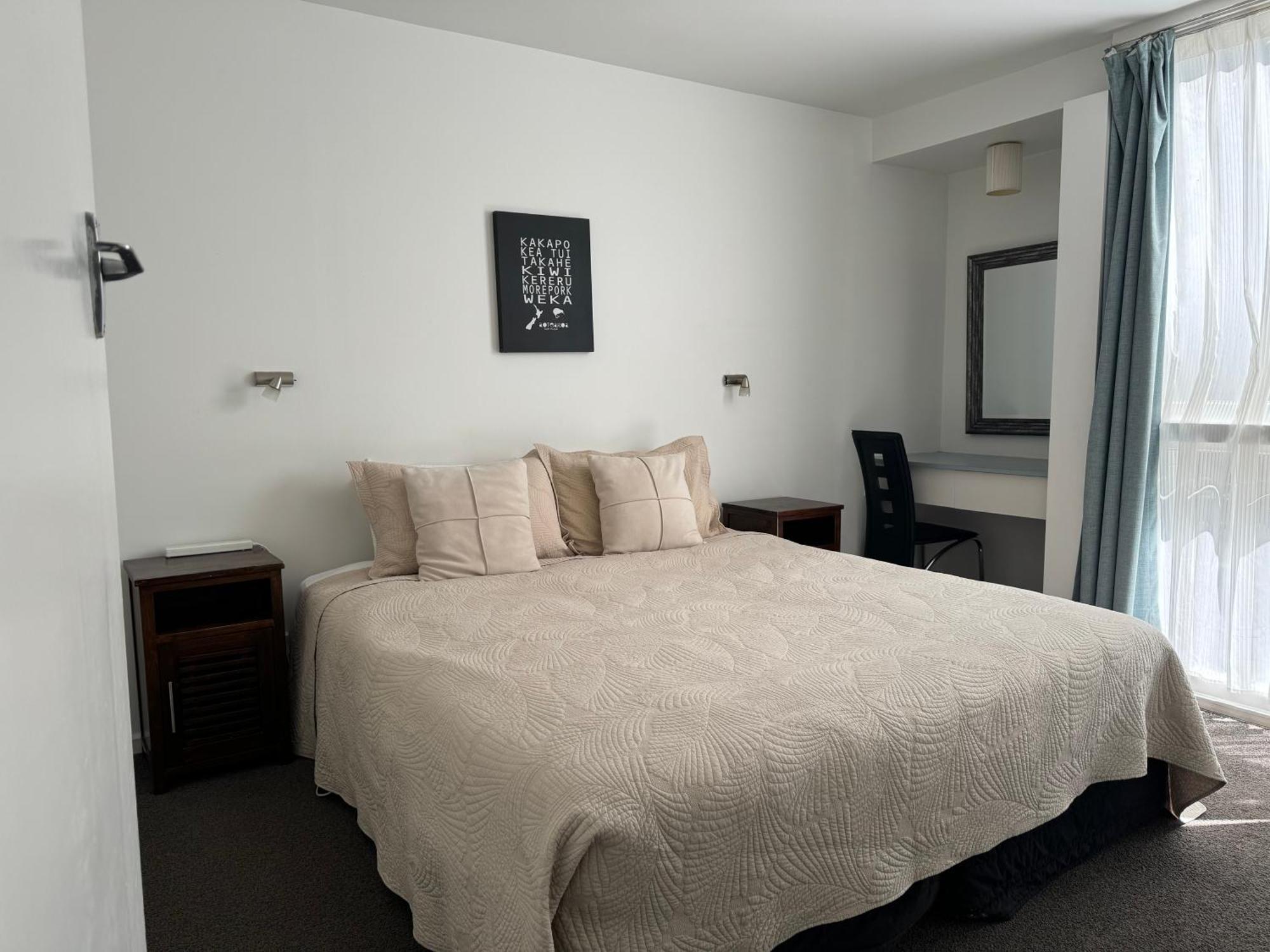 Diplomat Motel 4*