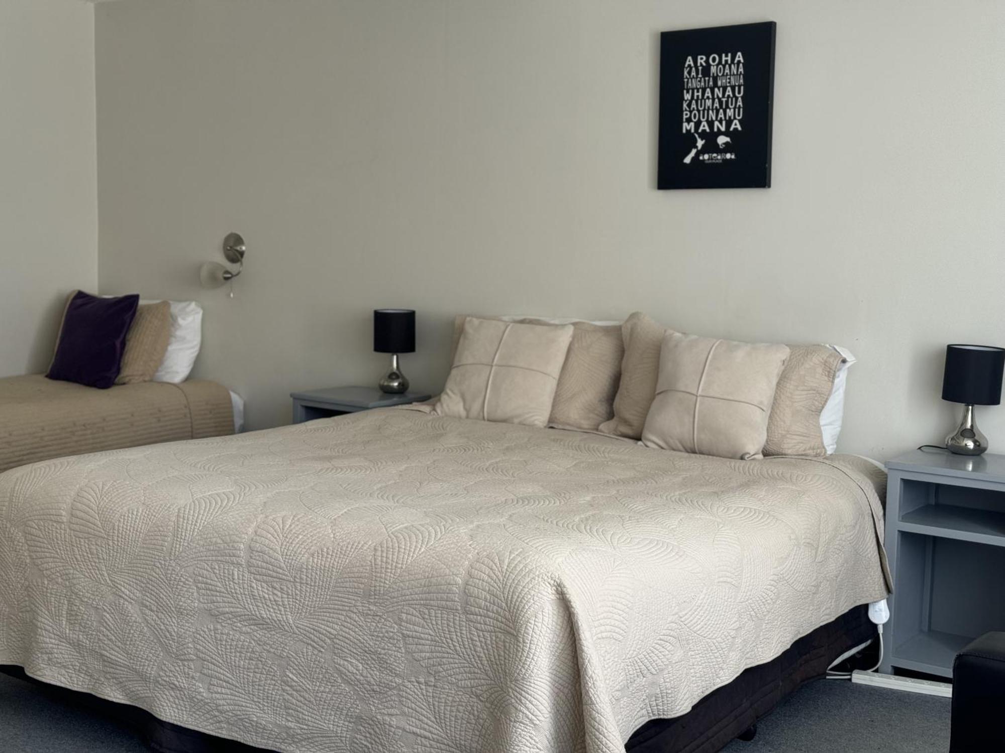 Diplomat Motel 4*