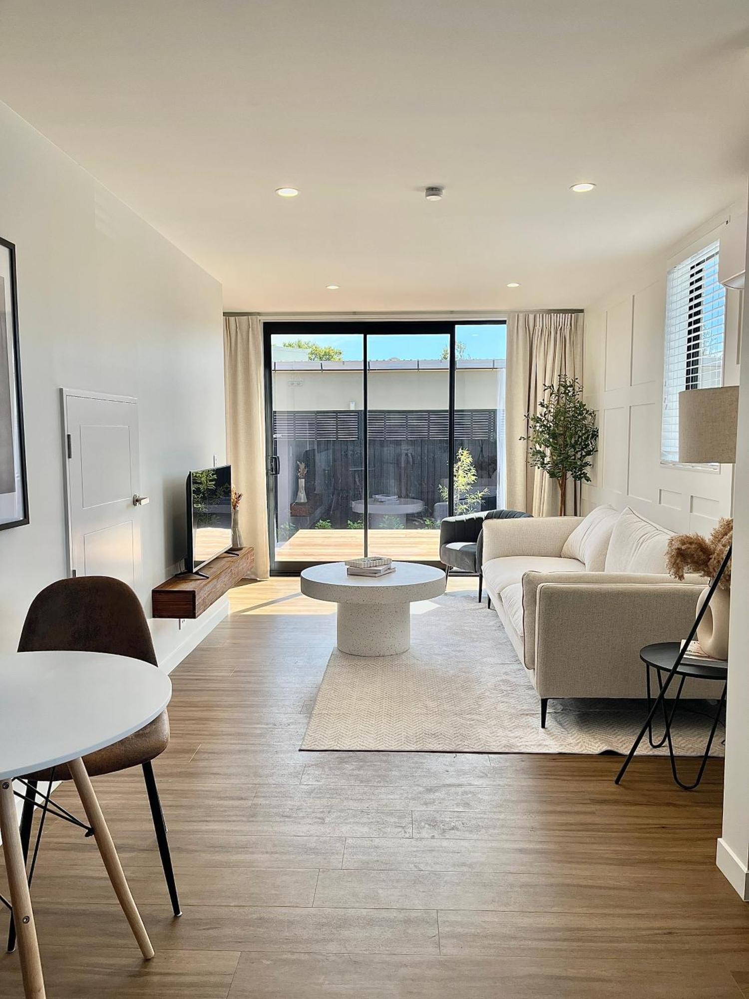 New Build Townhouse & Gated Car Park * Christchurch