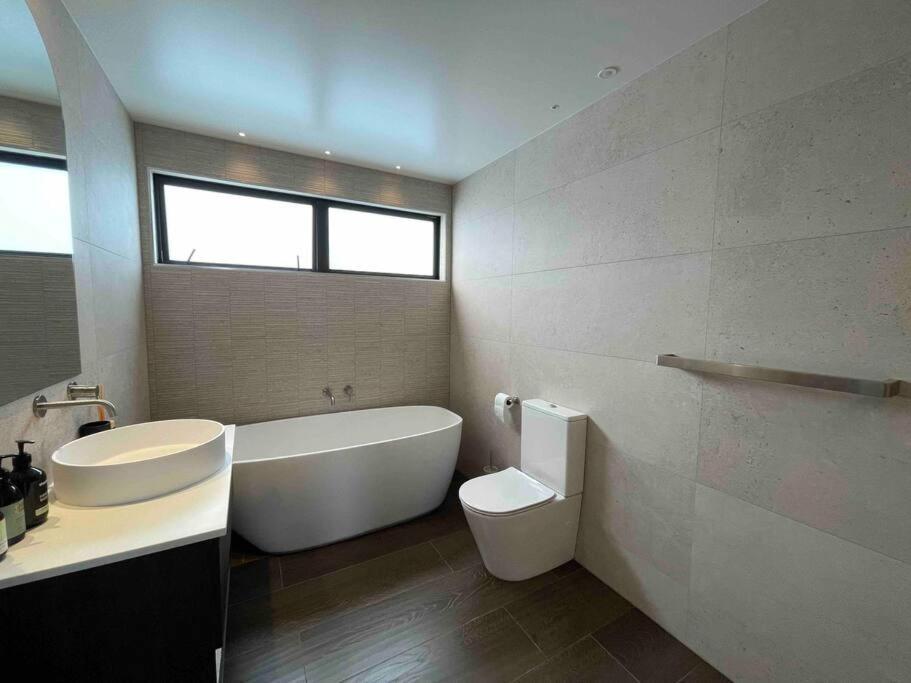 Luxury 3 Bedroom With Double Garage