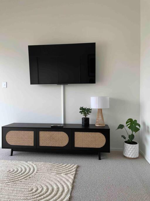Luxury 3 Bedroom With Double Garage