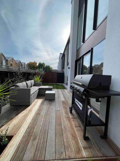 Luxury 3 Bedroom With Double Garage Holiday home Christchurch