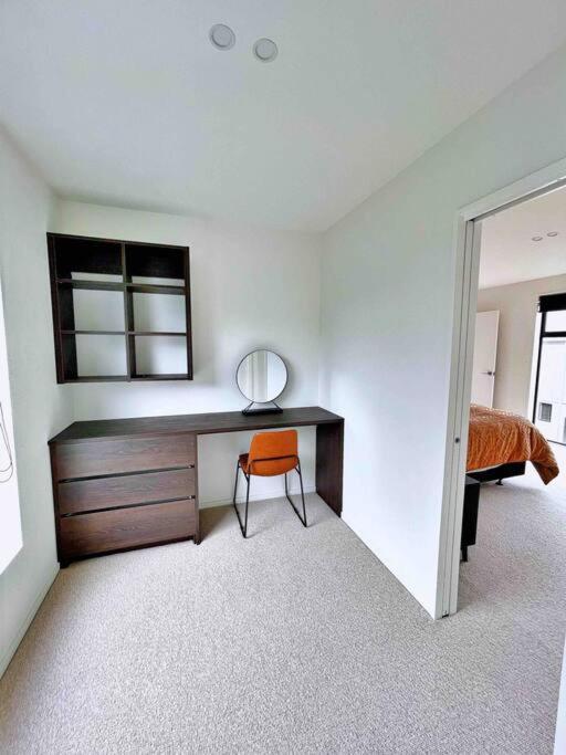 Luxury 3 Bedroom With Double Garage * Christchurch