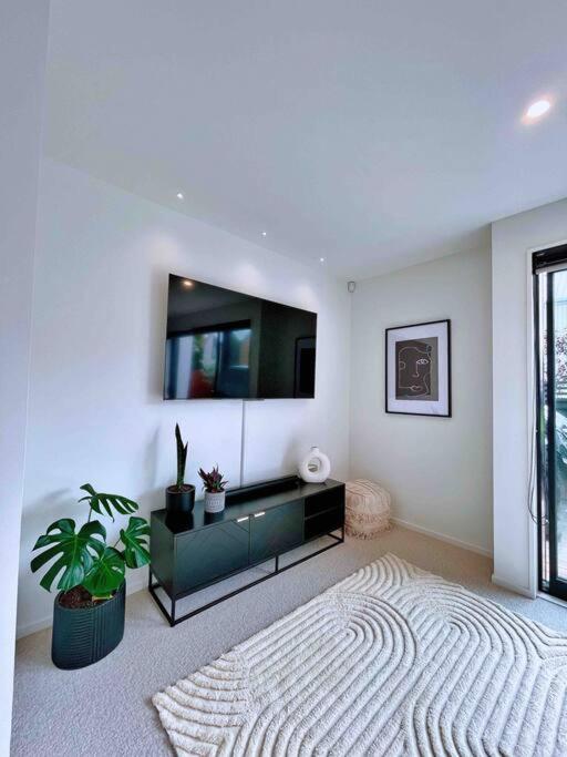 Holiday home Luxury 3 Bedroom With Double Garage *