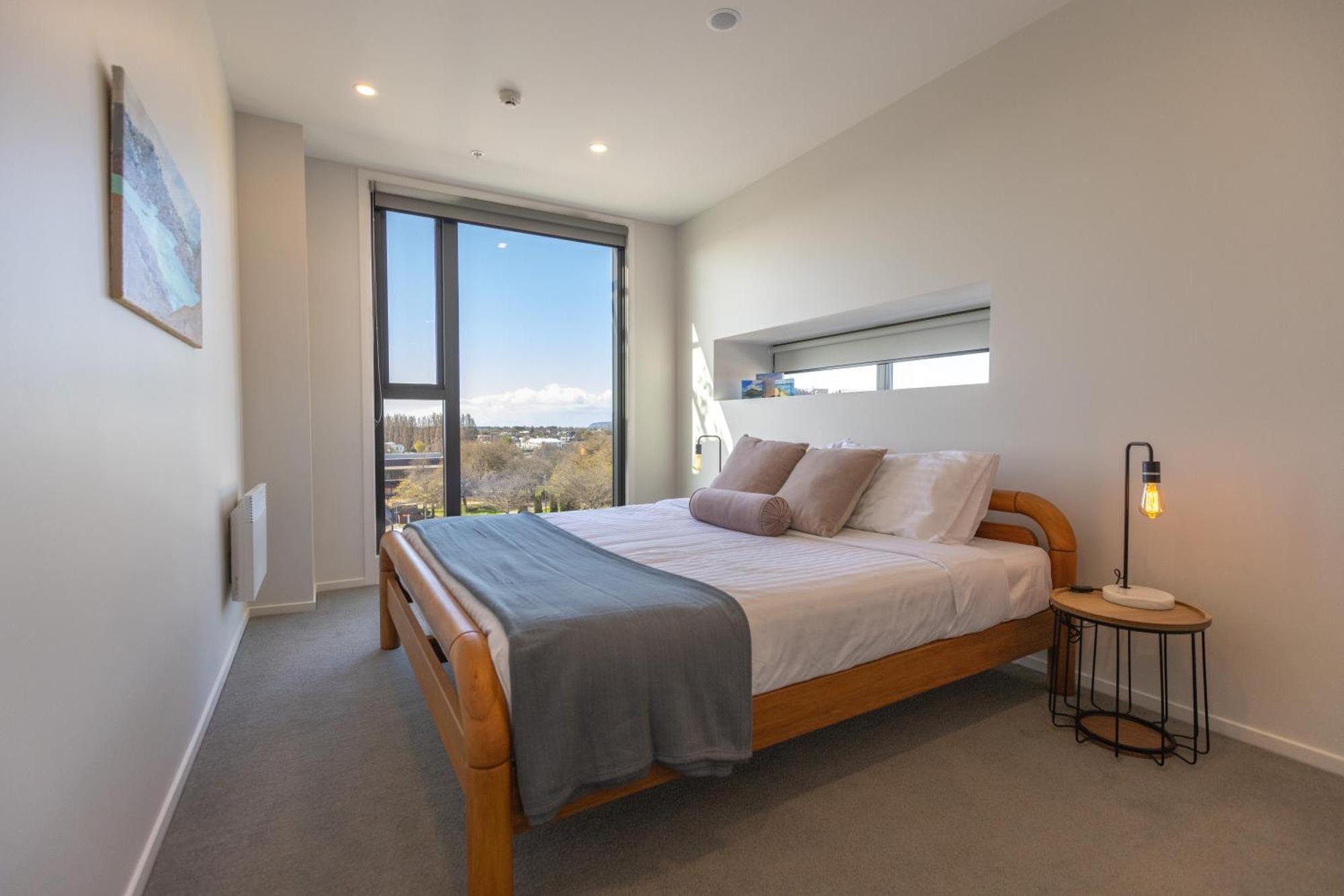 Luxury 2 Bedroom Cbd With Free Parking Apartment