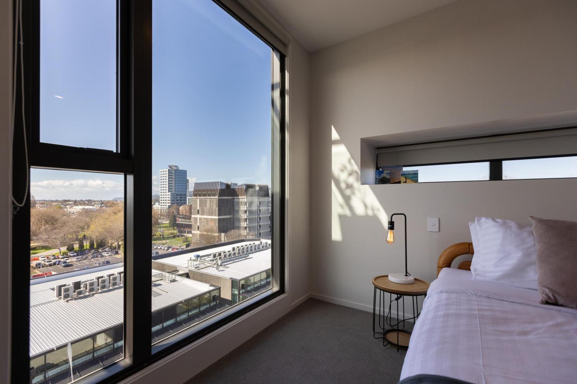 Luxury 2 Bedroom Cbd With Free Parking Apartment *