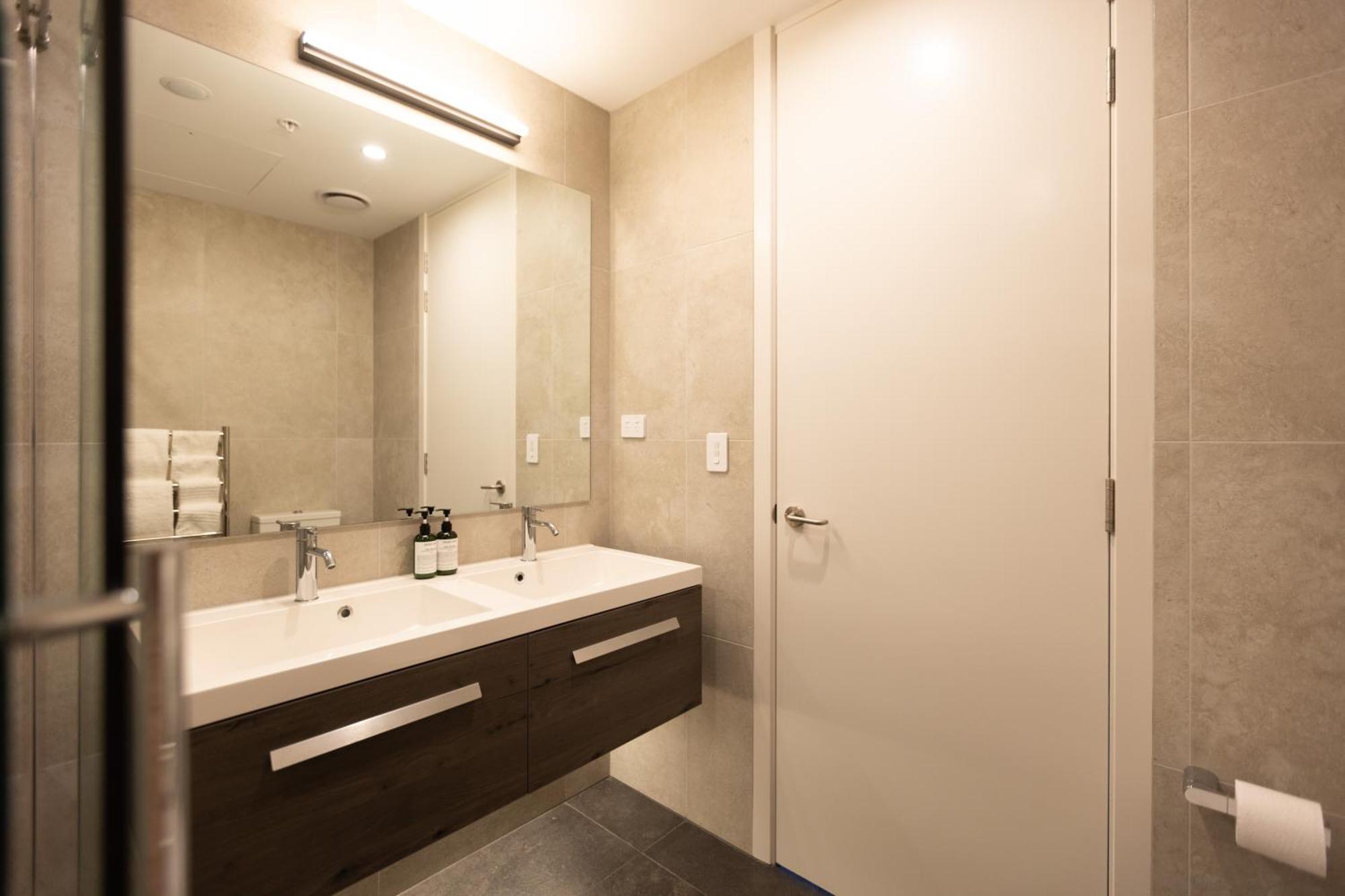 Luxury 2 Bedroom Cbd With Free Parking
