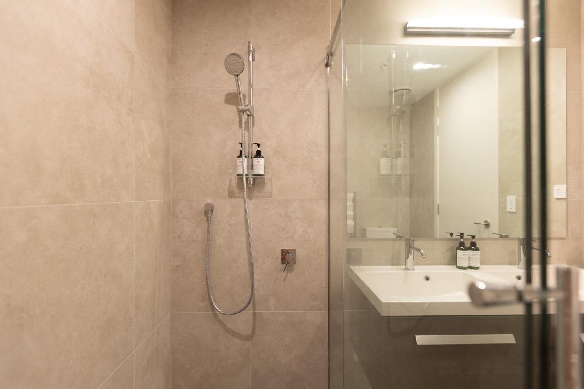 Luxury 2 Bedroom Cbd With Free Parking * Christchurch