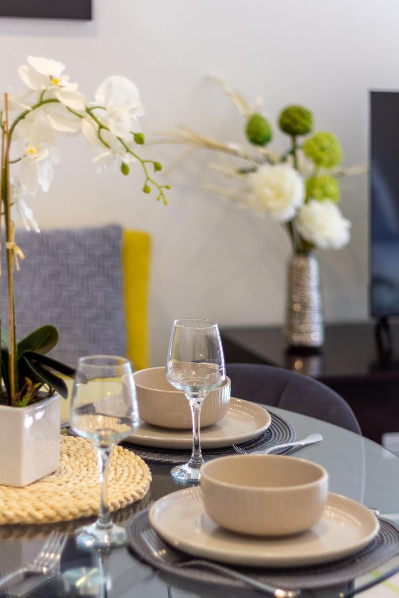 Escape On Cashel Street 2 Bed 2 Bath *