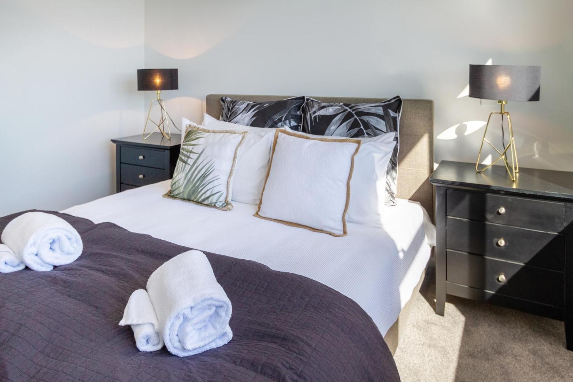 Escape On Cashel Street 2 Bed 2 Bath * Christchurch