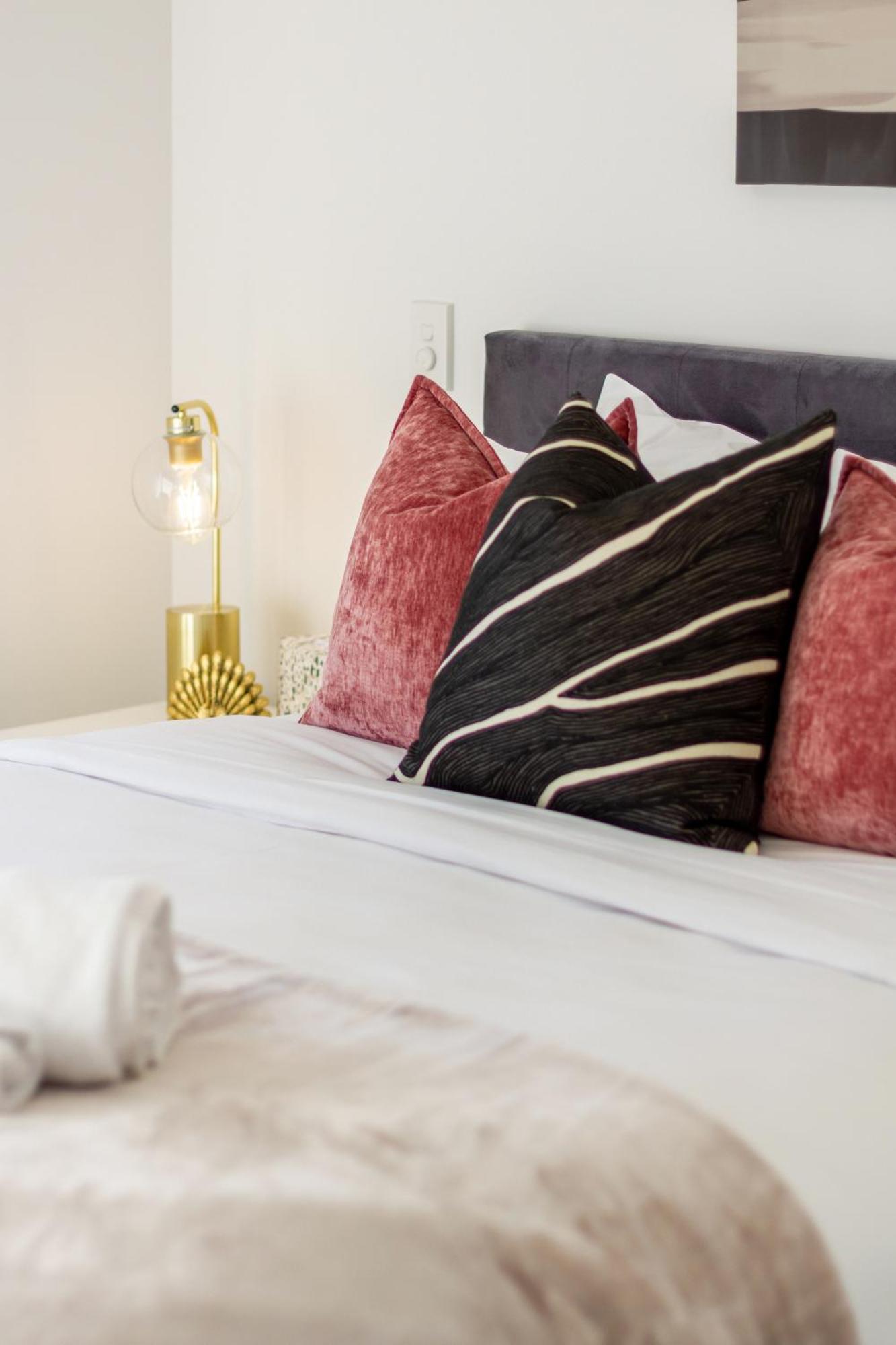 Apartment Enchanted Escape 2 Bed 2 Bath Cbd