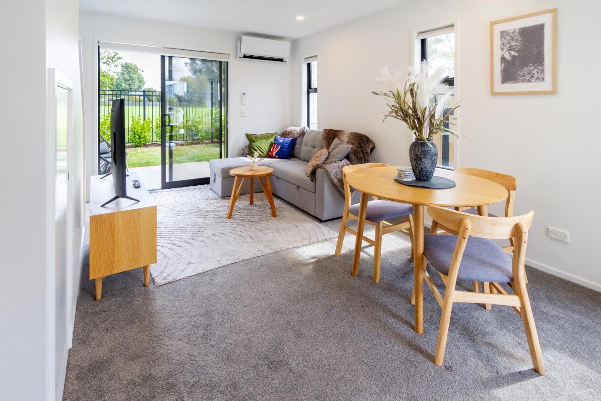 Apartment Escape At The Park: 1 Bed 1 Bath W/carpark *