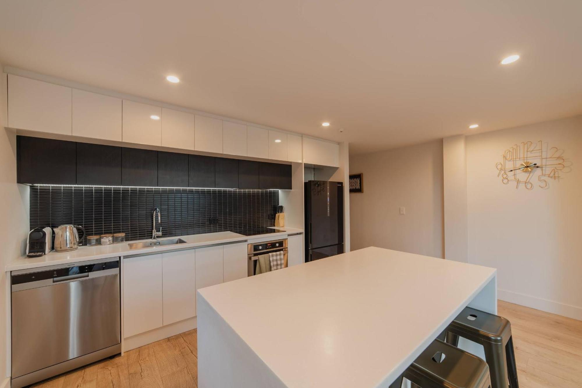 Cbd Edge - 2br With Balcony Sleeps 4