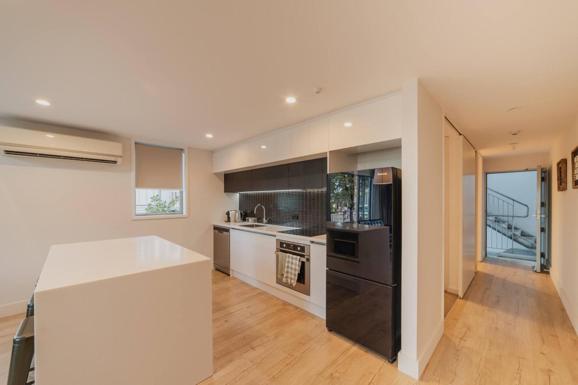 Cbd Edge - 2br With Balcony Sleeps 4 Holiday home Christchurch