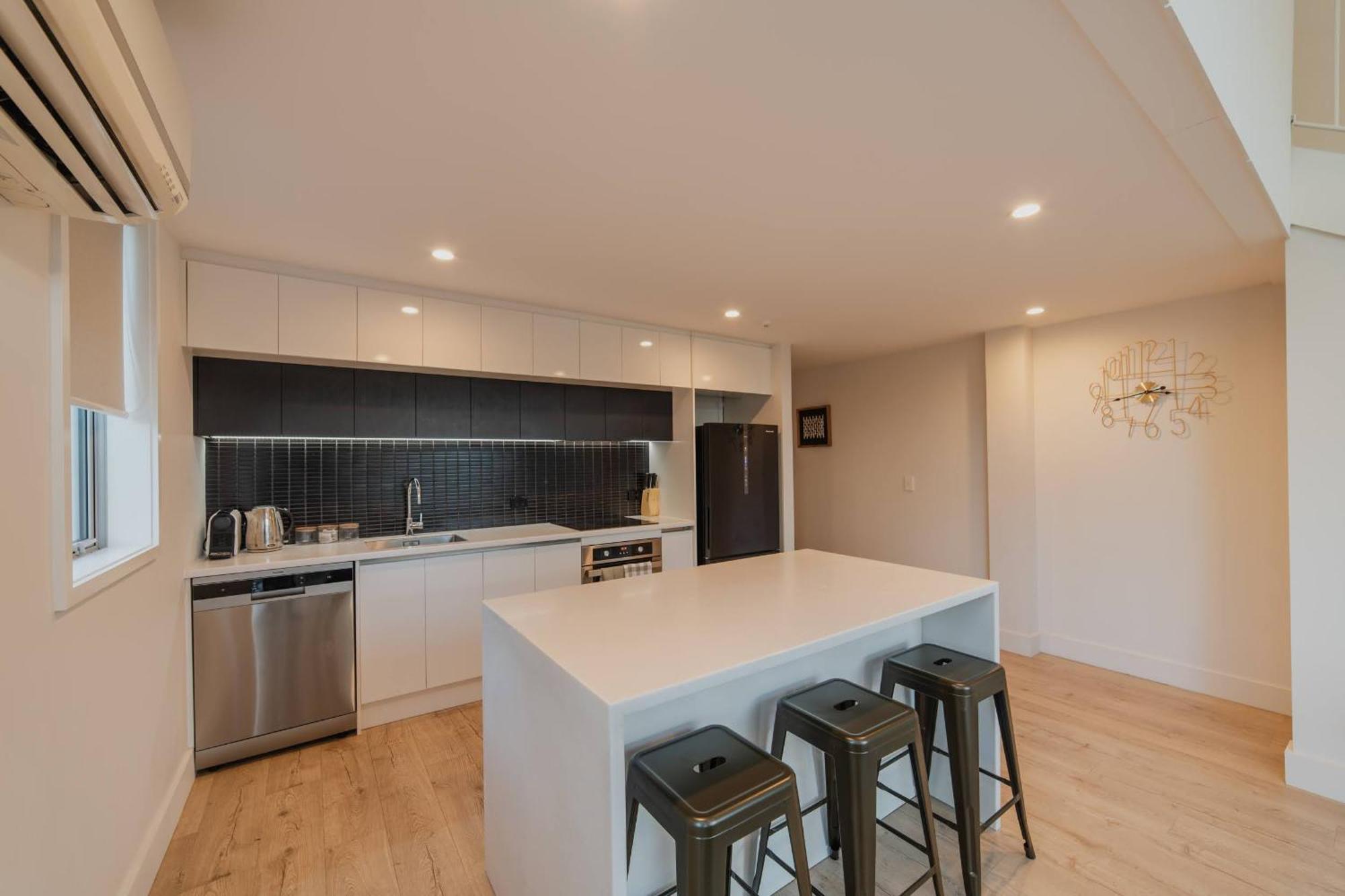 Holiday home Cbd Edge - 2br With Balcony Sleeps 4 *