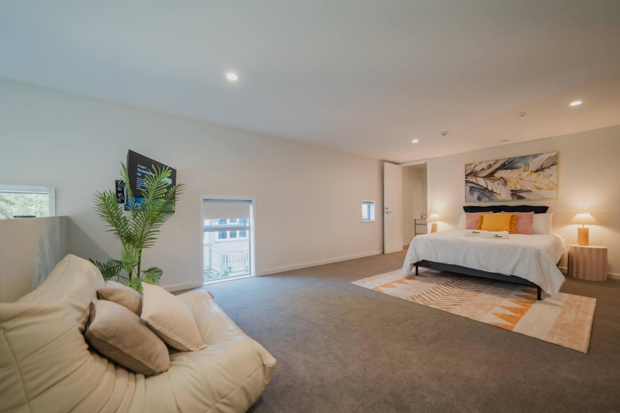 Cbd Edge - 2br With Balcony Sleeps 4 Holiday home Christchurch