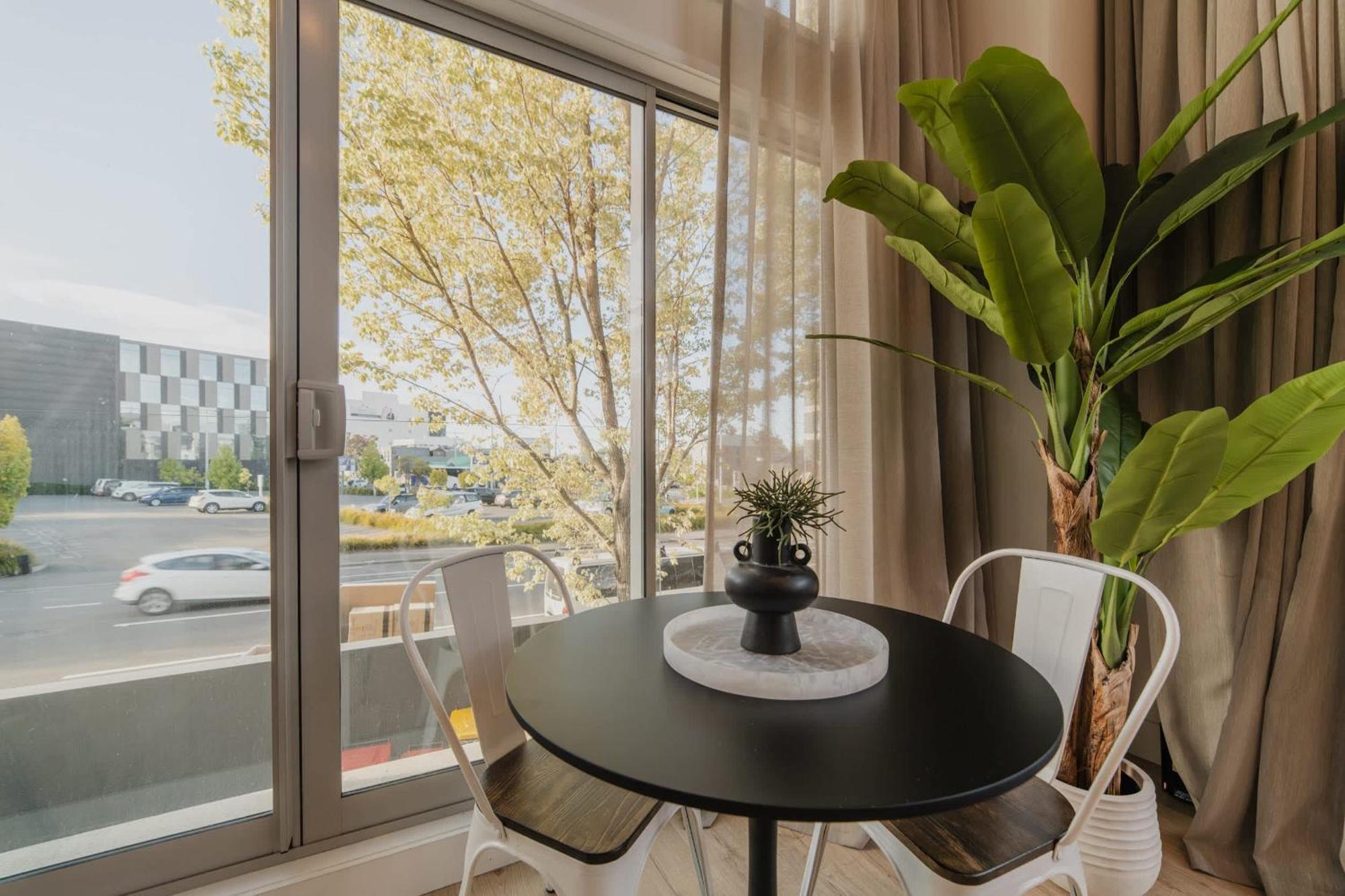 Cbd Edge - 2br With Balcony Sleeps 4 *