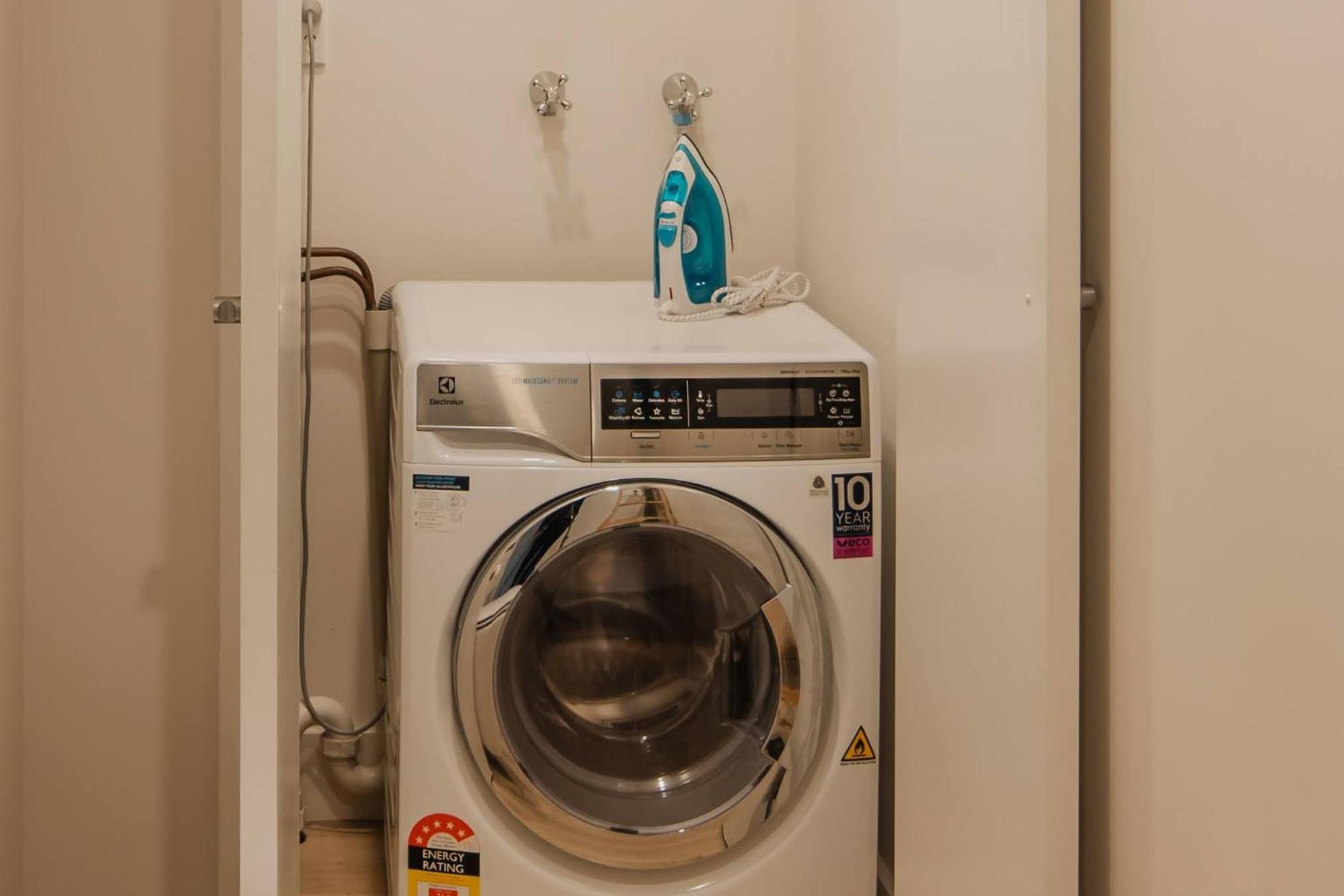 Cbd Edge - 2br With Balcony Sleeps 4