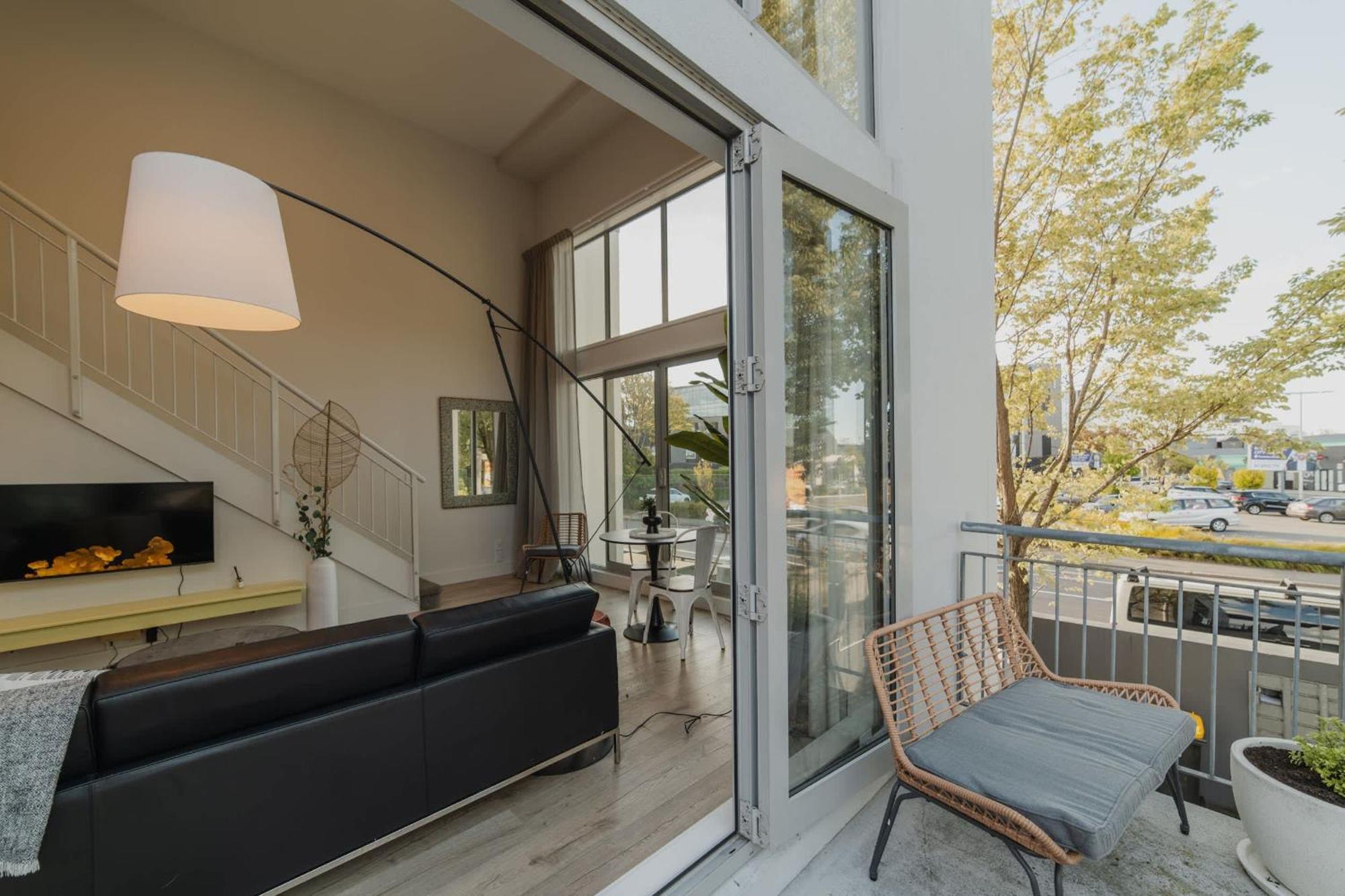 Cbd Edge - 2br With Balcony Sleeps 4 Holiday home Christchurch