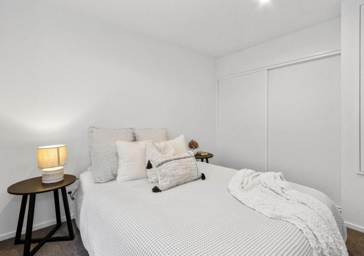 Holiday home Brand New 2br With Parking In *